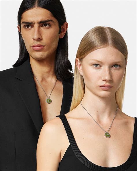 versace kette medusa herren|Versace Enamel Medusa Halskette für Herren .